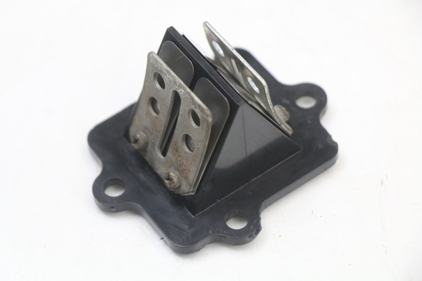 photo de OBUDOWA ZAWORÓW KANAŁOWYCH MBK OVETTO ONE 2T 50 (2013 - 2017) - Inny kąt widzenia