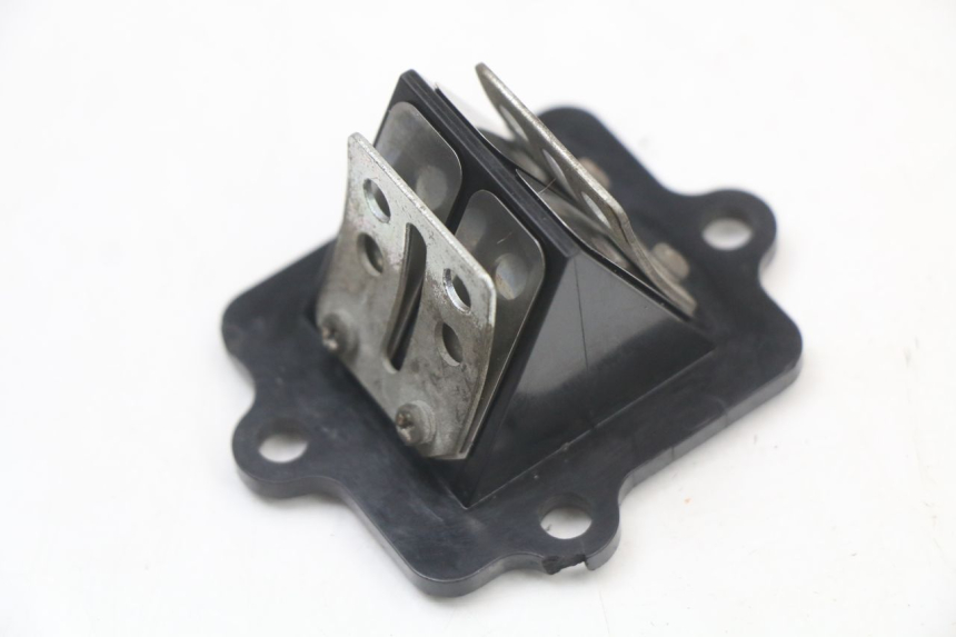 photo de OBUDOWA ZAWORÓW KANAŁOWYCH MBK OVETTO ONE 2T 50 (2013 - 2017) - Zbliżenie techniczne