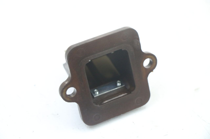 photo de OBUDOWA ZAWORÓW KANAŁOWYCH PEUGEOT LUDIX ONE 50 (2005 - 2008) - Inny kąt widzenia