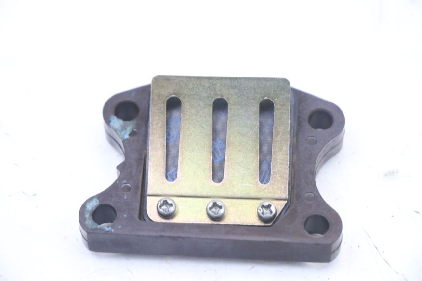 photo de OBUDOWA ZAWORÓW KANAŁOWYCH PEUGEOT TKR TREKKER FURIOUS 50 (2005 - 2014) - Widok główny