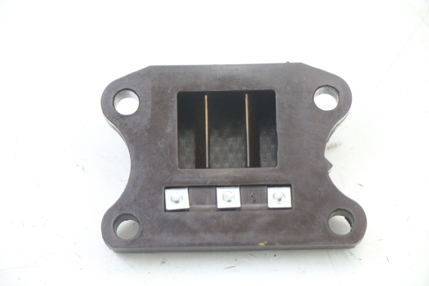 photo de OBUDOWA ZAWORÓW KANAŁOWYCH PEUGEOT TKR TREKKER FURIOUS 50 (2005 - 2014) - Zbliżenie techniczne