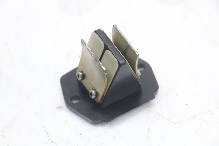 photo de OBUDOWA ZAWORÓW KRZYWKOWYCH PIAGGIO VESPA LX 2T 50 (2005 - 2013) - Widok główny