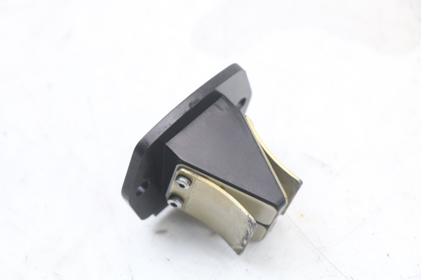 photo de OBUDOWA ZAWORÓW KRZYWKOWYCH PIAGGIO VESPA LX 2T 50 (2005 - 2013) - Szczegół części