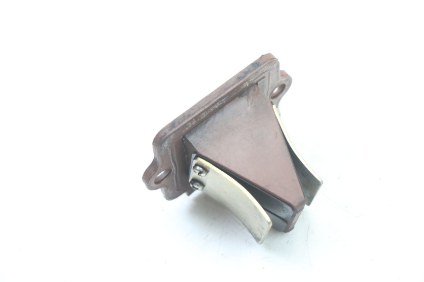 photo de OBUDOWA ZAWORÓW KANAŁOWYCH PIAGGIO VESPA S 2T 50 (2007 - 2014) - Inny kąt widzenia