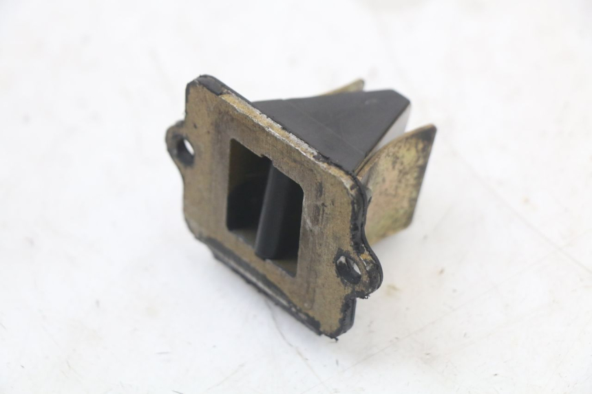 photo de OBUDOWA ZAWORÓW KANAŁOWYCH GILERA RUNNER LC 50 (1997 - 1998) - Inny kąt widzenia