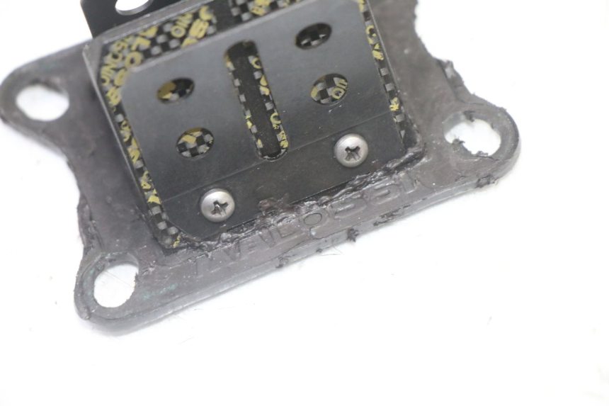 photo de OBUDOWA ZAWORÓW KRZYWKOWYCH DERBI SENDA SM DRD 50 (2008 - 2013) - Inny kąt widzenia