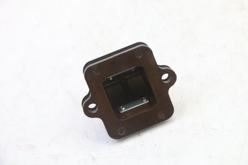 photo de OBUDOWA ZAWORÓW KANAŁOWYCH PEUGEOT STREETZONE I NAKED 2T 50 (2018 - 2020) - Zbliżenie techniczne