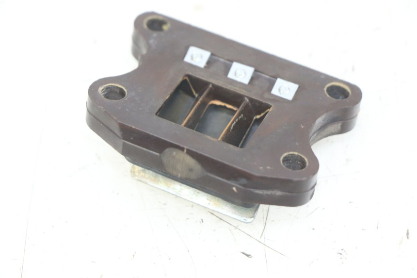 photo de OBUDOWA ZAWORÓW KANAŁOWYCH PEUGEOT TKR TREKKER FURIOUS 50 (2005 - 2014) - Szczegół części