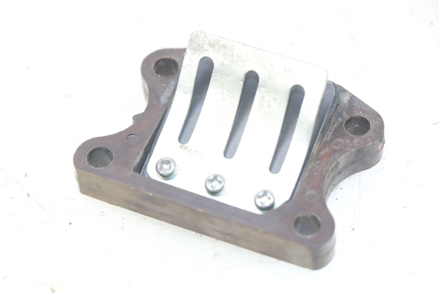 photo de OBUDOWA ZAWORÓW KANAŁOWYCH PEUGEOT TKR TREKKER FURIOUS 50 (2005 - 2014) - Zoom stanu zużycia