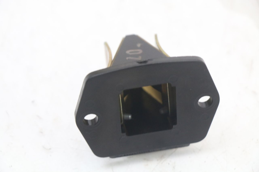 photo de OBUDOWA ZAWORÓW KANAŁOWYCH PIAGGIO TYPHOON 50 (2000 - 2009) - Szczegół części