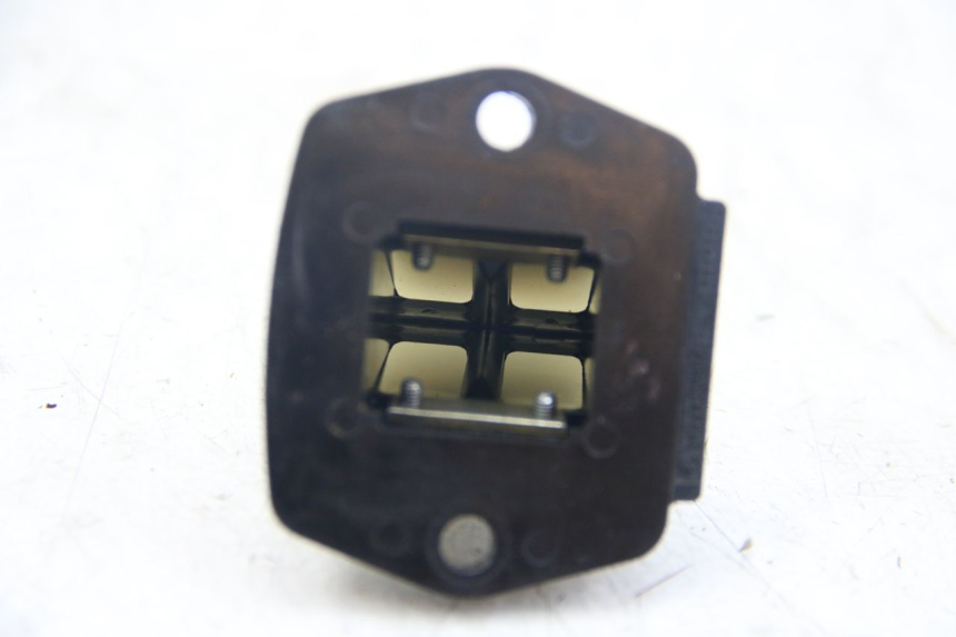 photo de OBUDOWA ZAWORÓW KANAŁOWYCH PIAGGIO VESPA S 2T 50 (2007 - 2014) - Inny kąt widzenia