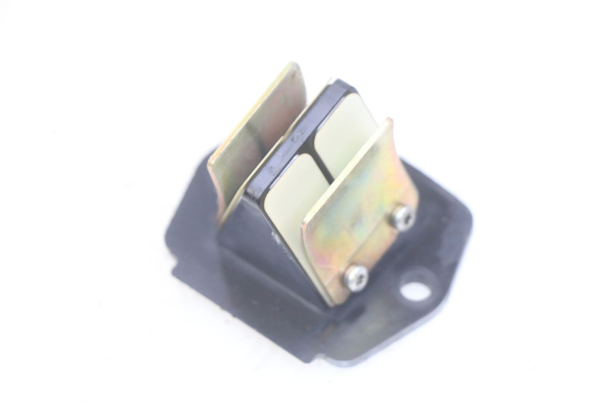 photo de OBUDOWA ZAWORÓW KANAŁOWYCH PIAGGIO VESPA S 2T 50 (2007 - 2014) - Inny kąt widzenia