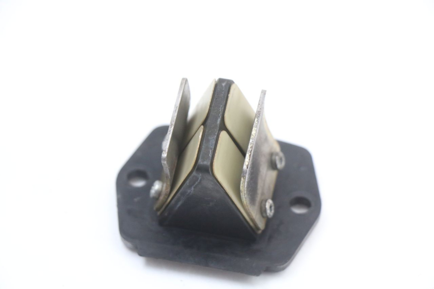 photo de OBUDOWA ZAWORÓW KANAŁOWYCH PIAGGIO VESPA S 2T 50 (2007 - 2014) - Inny kąt widzenia