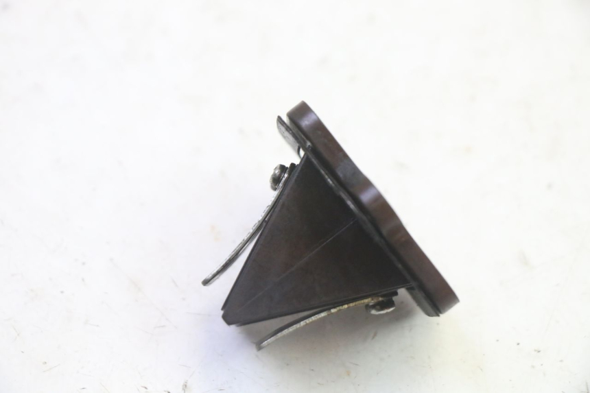 photo de OBUDOWA ZAWORÓW KANAŁOWYCH PEUGEOT VIVACITY NEW 2T 50 (2008 - 2017) - Zoom stanu zużycia