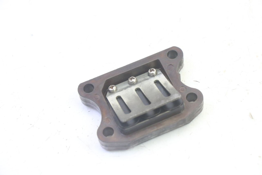 photo de OBUDOWA ZAWORÓW KANAŁOWYCH PEUGEOT VIVACITY 100 (1999 - 2008) - Szczegół części