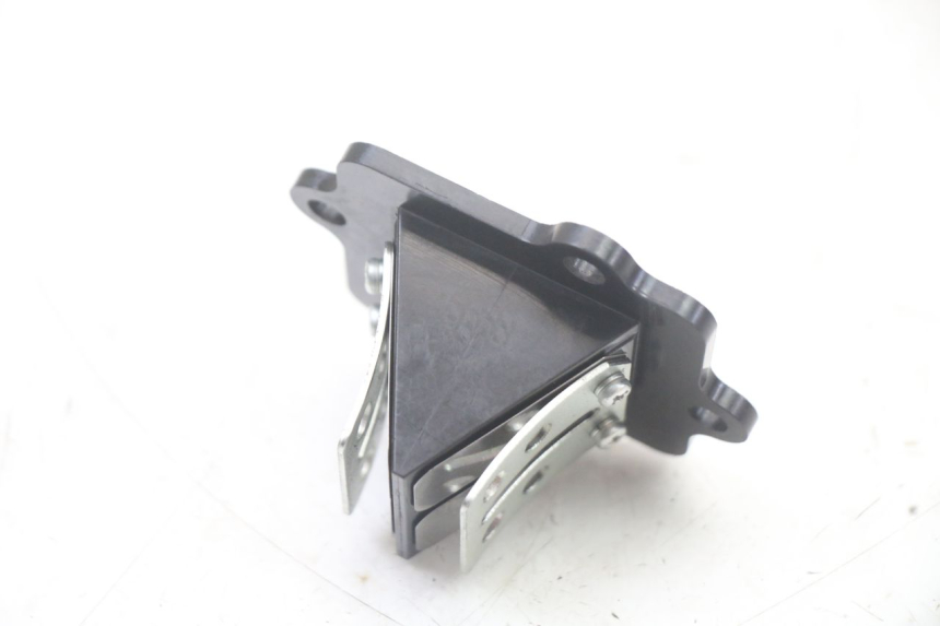 photo de OBUDOWA ZAWORÓW KRZYWKOWYCH YAMAHA AEROX 50 (1997 - 2006) - Szczegół części