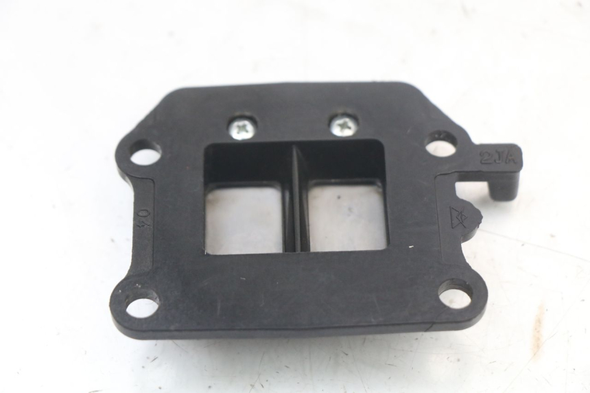 photo de OBUDOWA ZAWORÓW KRZYWKOWYCH YAMAHA BW'S NG NEXT GENERATION 50 (1996 - 2003) - Inny kąt widzenia