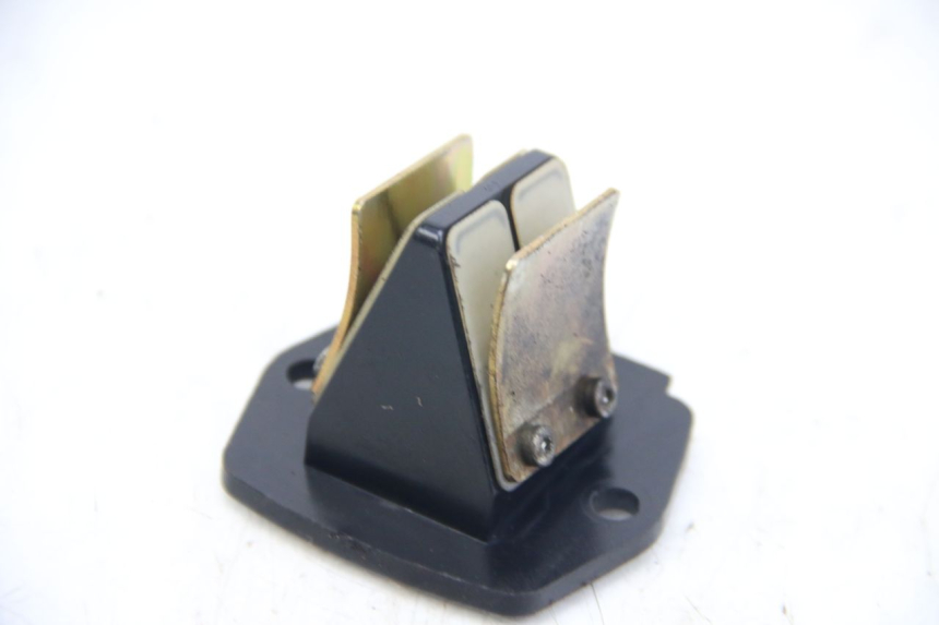 photo de OBUDOWA ZAWORÓW KANAŁOWYCH PIAGGIO ZIP 2T 50 (2009 - 2019) - Inny kąt widzenia