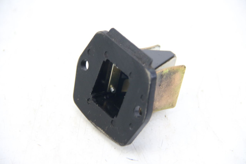 photo de OBUDOWA ZAWORÓW KANAŁOWYCH PIAGGIO ZIP 2T 50 (2009 - 2019) - Zbliżenie techniczne