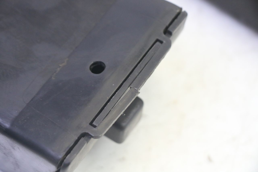 photo de SCHOWEK NA RĘKAWICZKI KAWASAKI GPX R WARBIRD 600 (1988 - 1993) - Zbliżenie techniczne