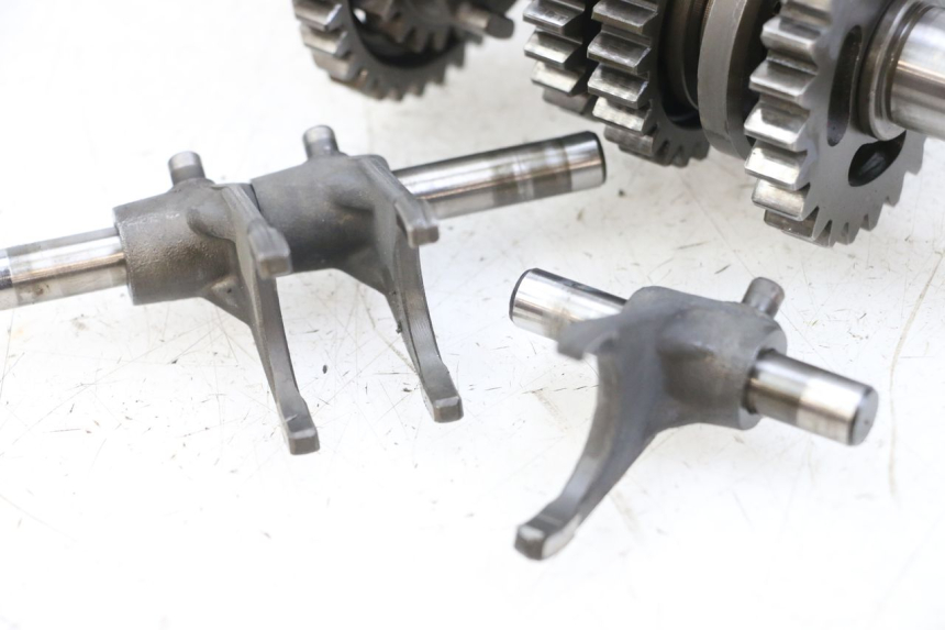 photo de SKRZYNIA BIEGÓW HYOSUNG GF 125 (2001 - 2005) - Szczegóły charakterystyczne