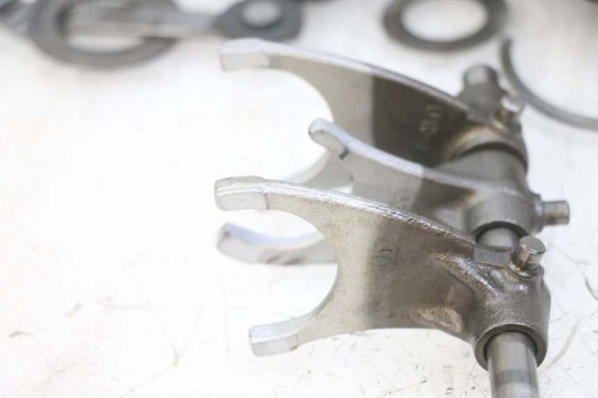 photo de SKRZYNIA BIEGÓW SUZUKI GS GSE 500 (2001 - 2003) - Alternatywny kąt