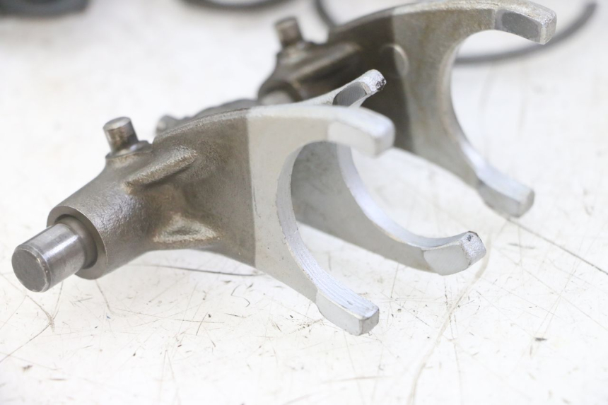 photo de SKRZYNIA BIEGÓW SUZUKI GS GSE 500 (2001 - 2003) - Widok profilu