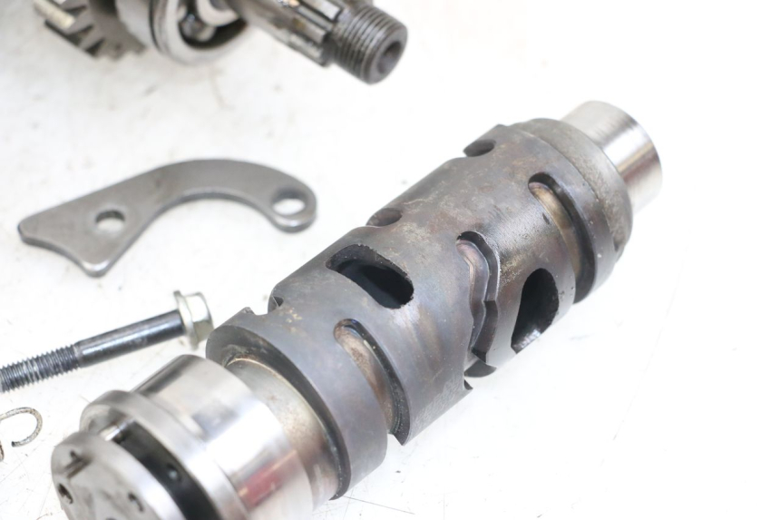 photo de SKRZYNIA BIEGÓW SUZUKI GSX E 250 (1982 - 1983) - Widok główny