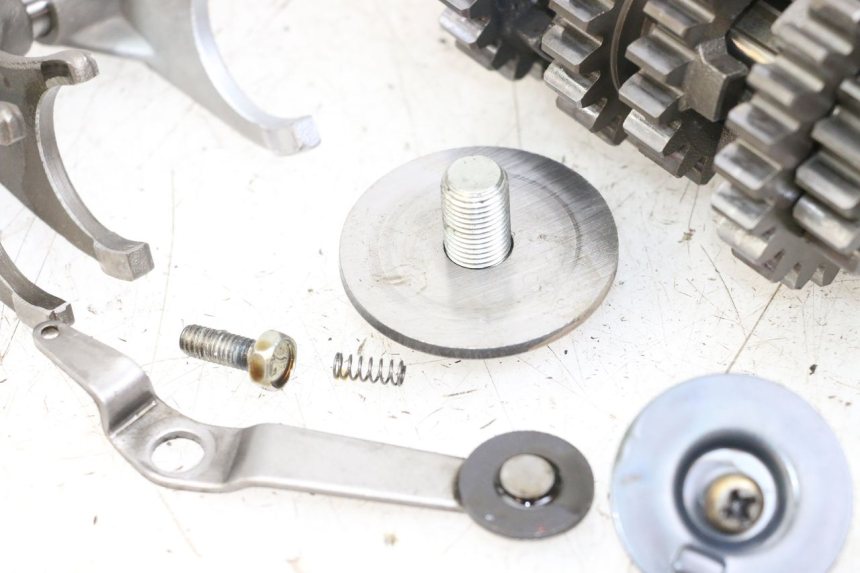 photo de SKRZYNIA BIEGÓW SUZUKI GSX E 250 (1982 - 1983) - Zoom stanu zużycia