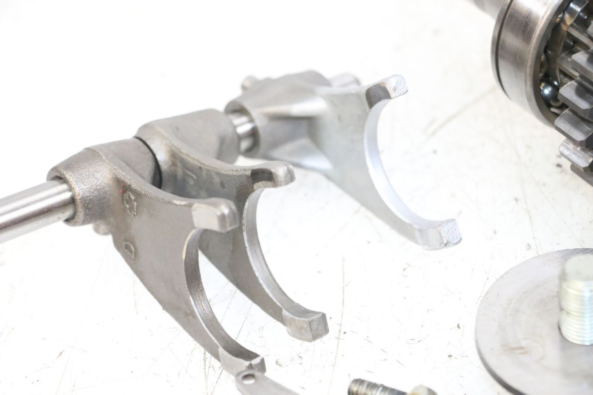 photo de SKRZYNIA BIEGÓW SUZUKI GSX E 250 (1982 - 1983) - Inny kąt widzenia