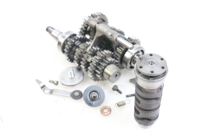 photo de SKRZYNIA BIEGÓW SUZUKI GSX E 250 (1982 - 1983) - Inny kąt widzenia