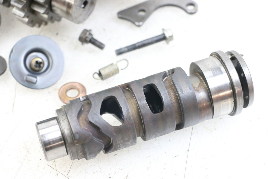 photo de SKRZYNIA BIEGÓW SUZUKI GSX E 250 (1982 - 1983) - Zbliżenie techniczne