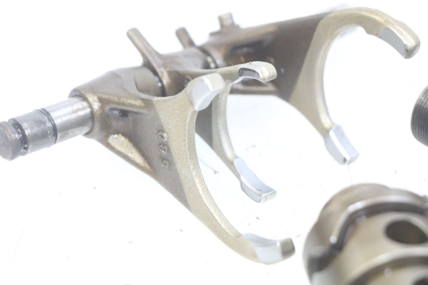 photo de SKRZYNIA BIEGÓW TRIUMPH SPRINT ST 955 (1999 - 2001) - Zbliżenie techniczne