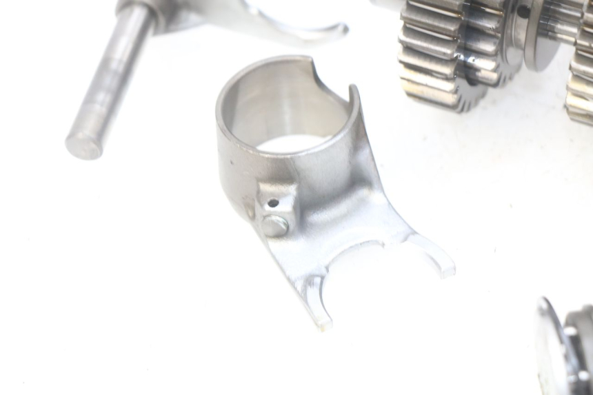 photo de SKRZYNIA BIEGÓW KAWASAKI ZR7 ZR-7 S 750 (1999 - 2004) - Zbliżenie komponentów