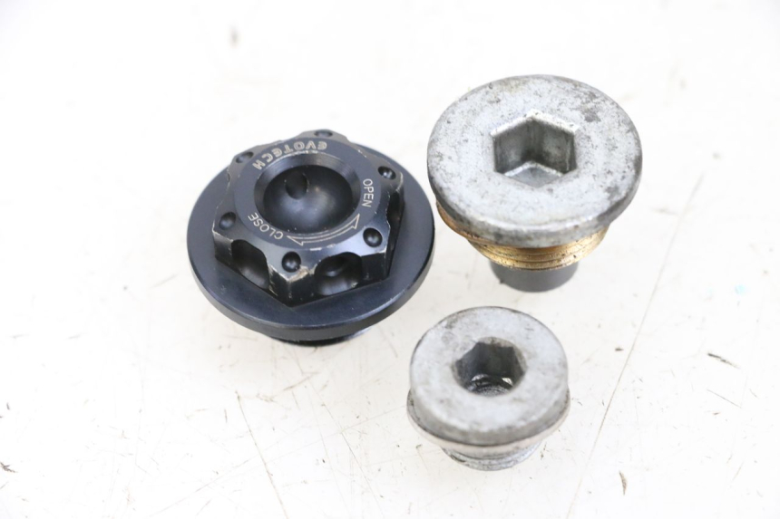 photo de KOREK MISKI OLEJOWEJ MV AGUSTA BRUTALE R WALLY 910 (2008 - 2008) - Widok główny