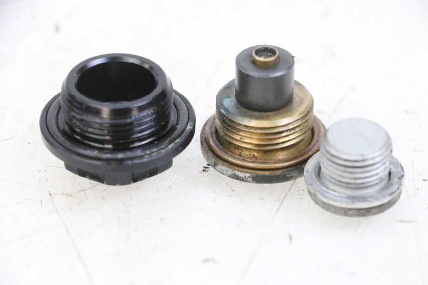 photo de KOREK MISKI OLEJOWEJ MV AGUSTA BRUTALE R WALLY 910 (2008 - 2008) - Szczegół części