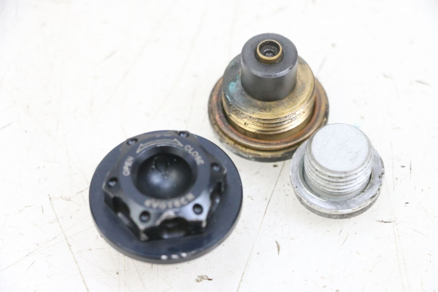 photo de KOREK MISKI OLEJOWEJ MV AGUSTA BRUTALE R WALLY 910 (2008 - 2008) - Zoom stanu zużycia