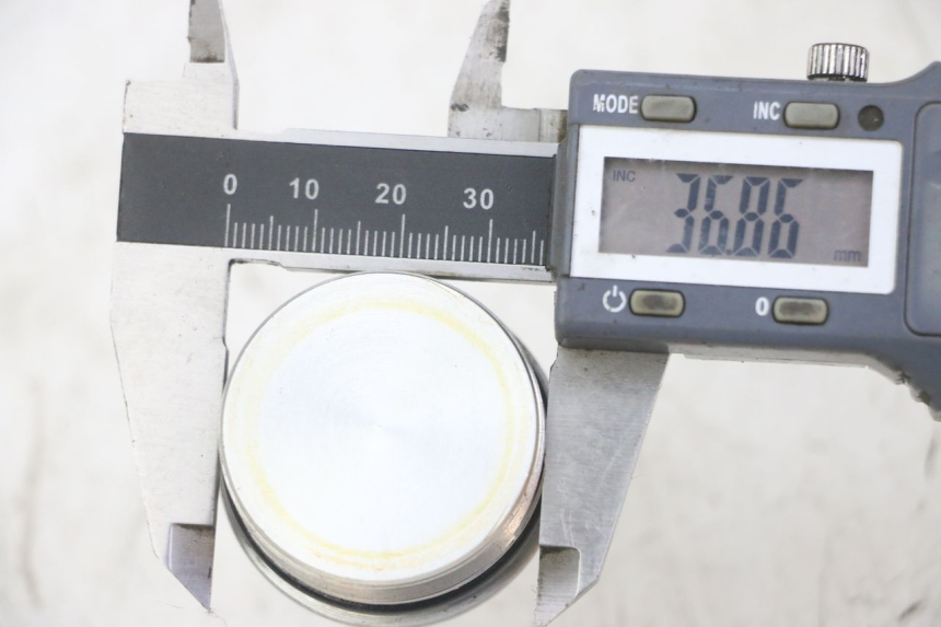 photo de ZAŚLEPKA WIDEŁEK HONDA CBF 500 (2004 - 2007) - Szczegół części