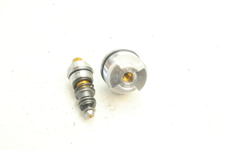photo de ZAŚLEPKA WIDEŁEK YAMAHA YZF R6 600 (2008 - 2009) - Inny kąt widzenia