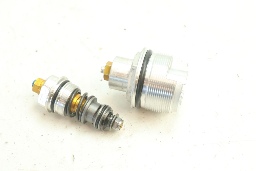 photo de ZAŚLEPKA WIDEŁEK YAMAHA YZF R6 600 (2008 - 2009) - Zbliżenie techniczne