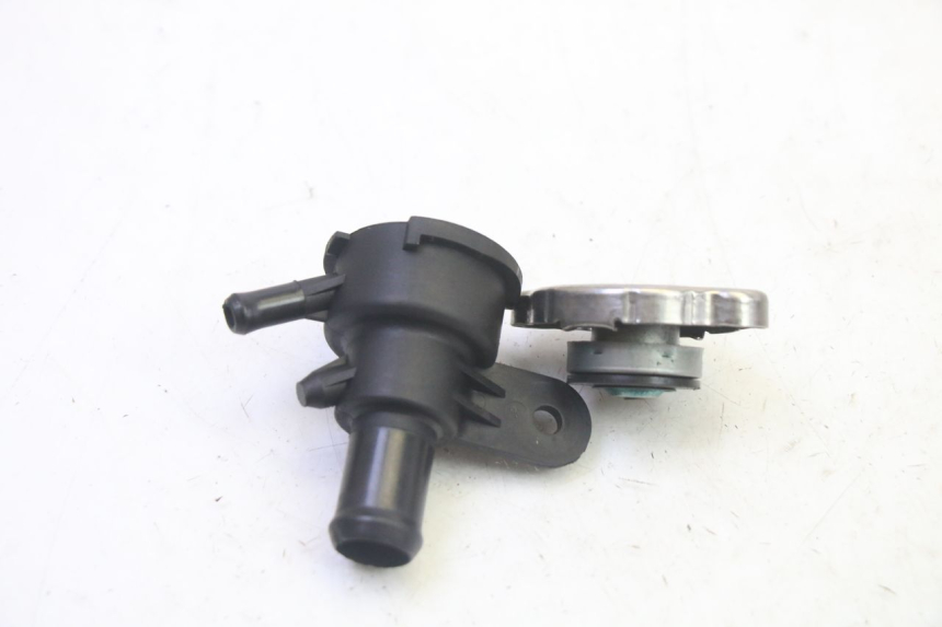 photo de KOREK CHŁODNICY QUADRO 4 4D 350 (2015 - 2018) - Szczegół części