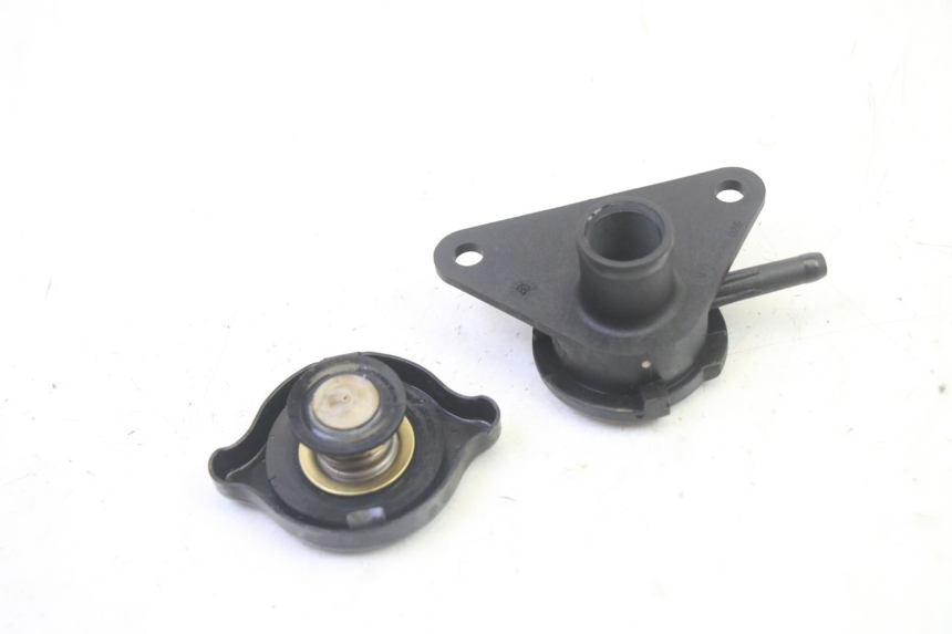 photo de KOREK CHŁODNICY SUZUKI BURGMAN 125 (2007 - 2014) - Szczegół części