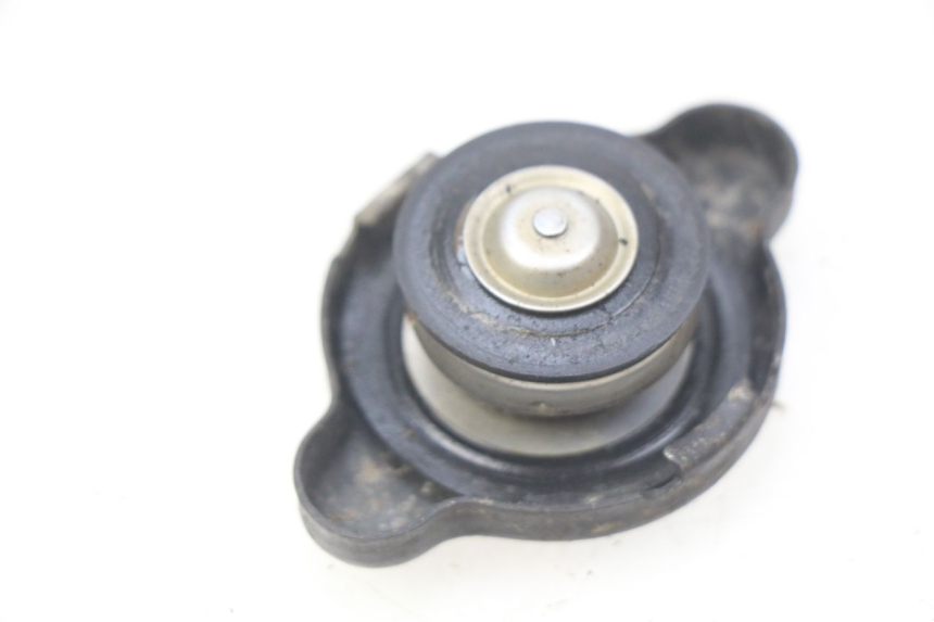 photo de KOREK CHŁODNICY HONDA CBR RR FIREBLADE 900 (1992 - 1994) - Szczegół części