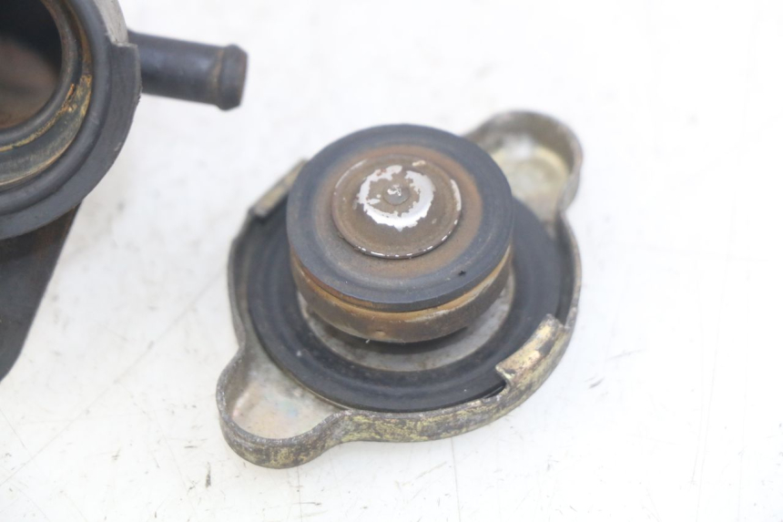 photo de KOREK CHŁODNICY HONDA FES PANTHEON 2T 125 (1998 - 2002) - Inny kąt widzenia