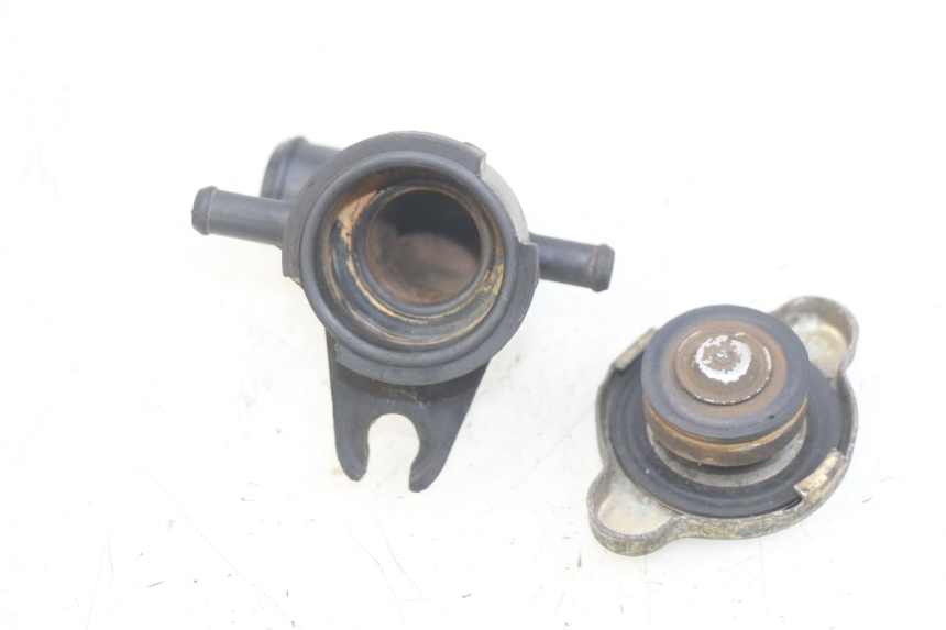 photo de KOREK CHŁODNICY HONDA FES PANTHEON 2T 125 (1998 - 2002) - Zbliżenie techniczne