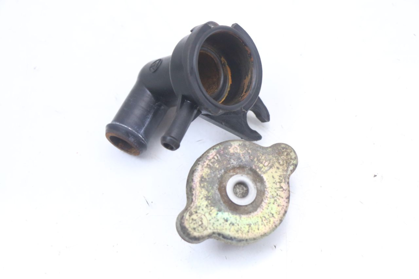 photo de KOREK CHŁODNICY HONDA FES PANTHEON 2T 125 (1998 - 2002) - Szczegół części