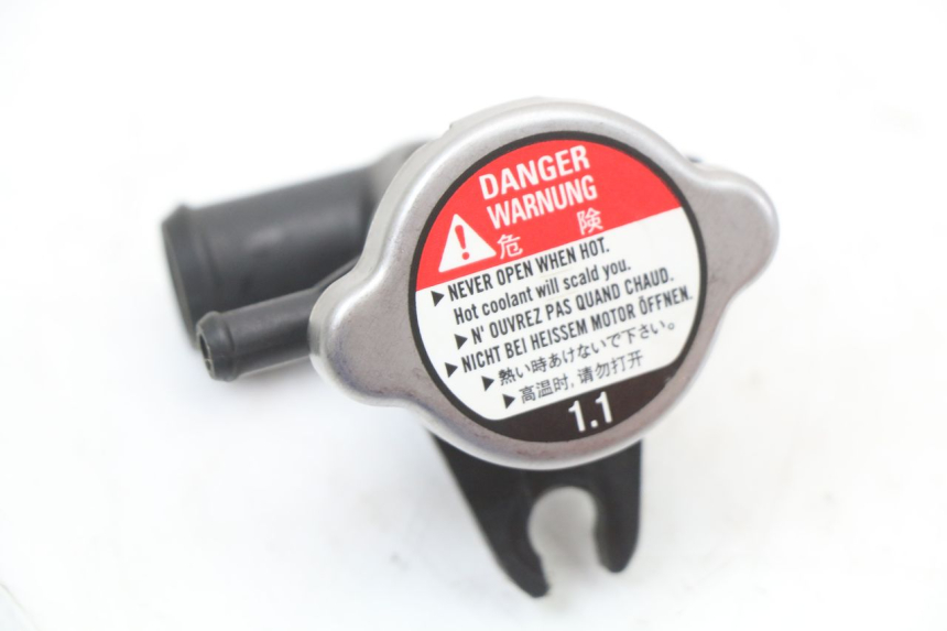 photo de KOREK CHŁODNICY HONDA FJS SILVER WING SILVERWING 400 (2005 - 2008) - Szczegół części