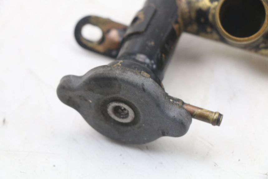 photo de KOREK CHŁODNICY KAWASAKI GTR 1000 (1994 - 2004) - Zoom stanu zużycia