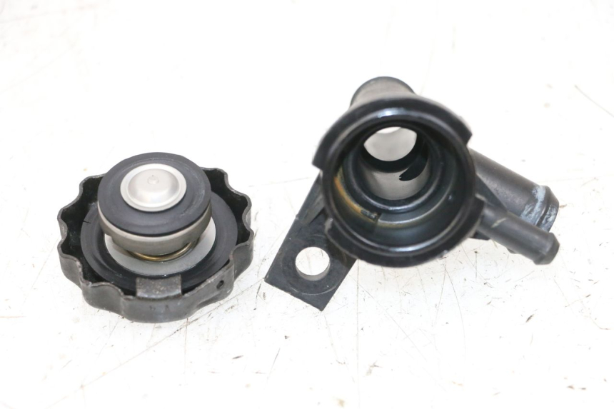 photo de KOREK CHŁODNICY HONDA NSR R 125 (1994 - 2003) - Szczegół części