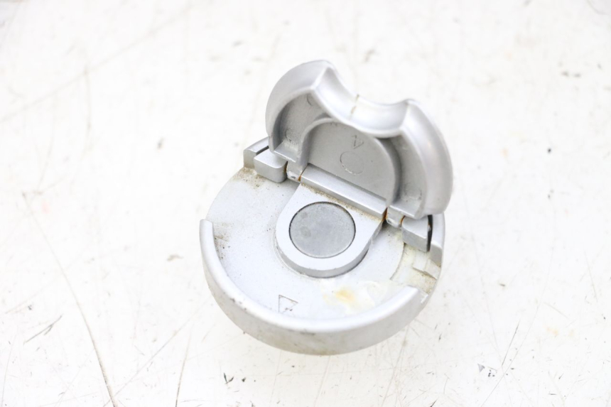 photo de KOREK ZBIORNIKA PALIWA KYMCO AGILITY 4T 50 (2018 - 2022) - Zoom stanu zużycia